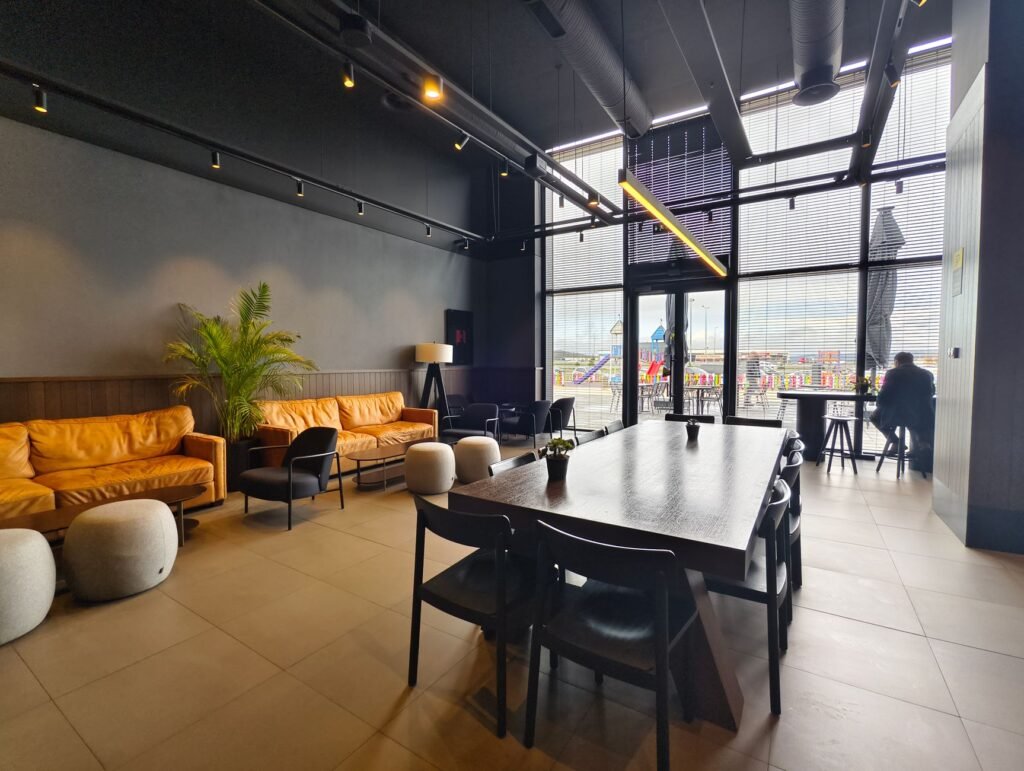 Two adults meeting in a public lounge in Vantaa