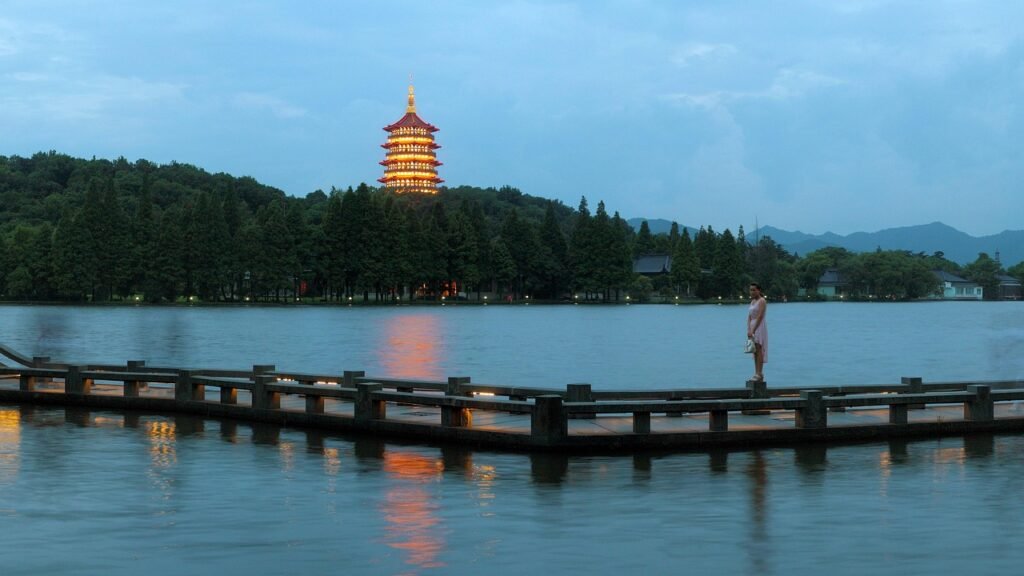 hangzhou west lake night, leifeng pagoda valot, west lake bridge park