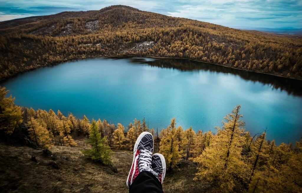 matkustaa, järvi, jalat, lepää, vaellus, retkeilijä, ulkona, rentouttava, kengät, jalkineet, mountain view, huippu, luonne, k