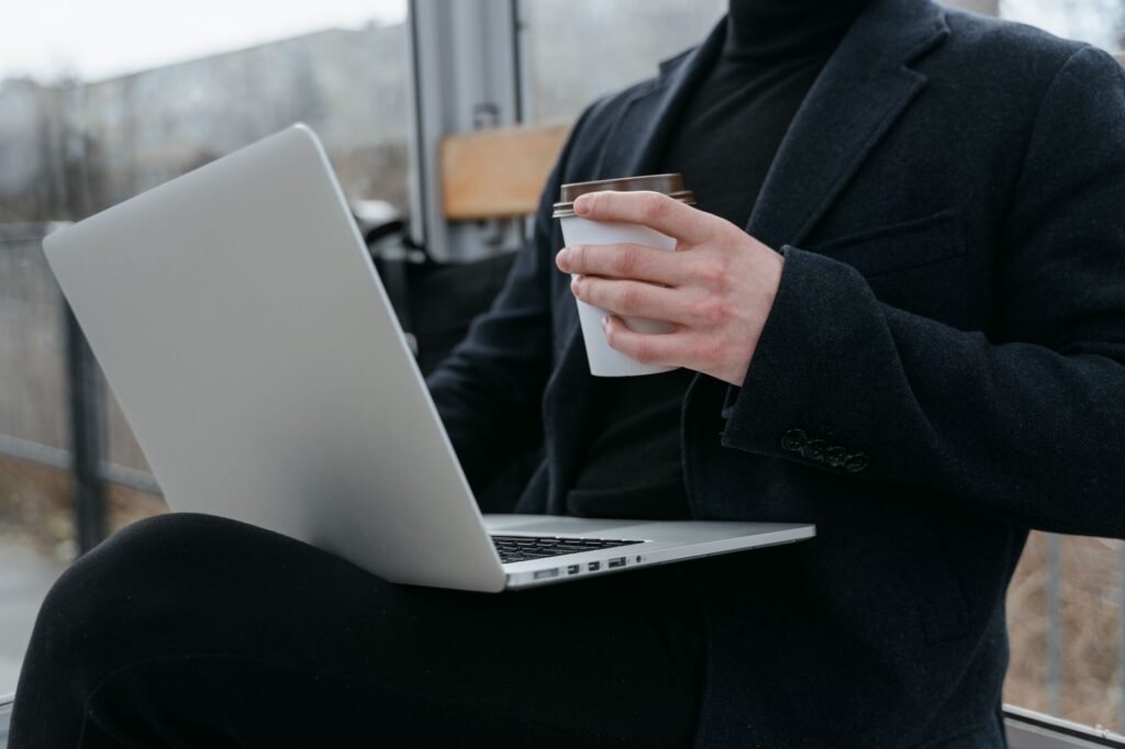 Profiilitietojen rauhallinen tarkistaminen kannettavalta tietokoneelta