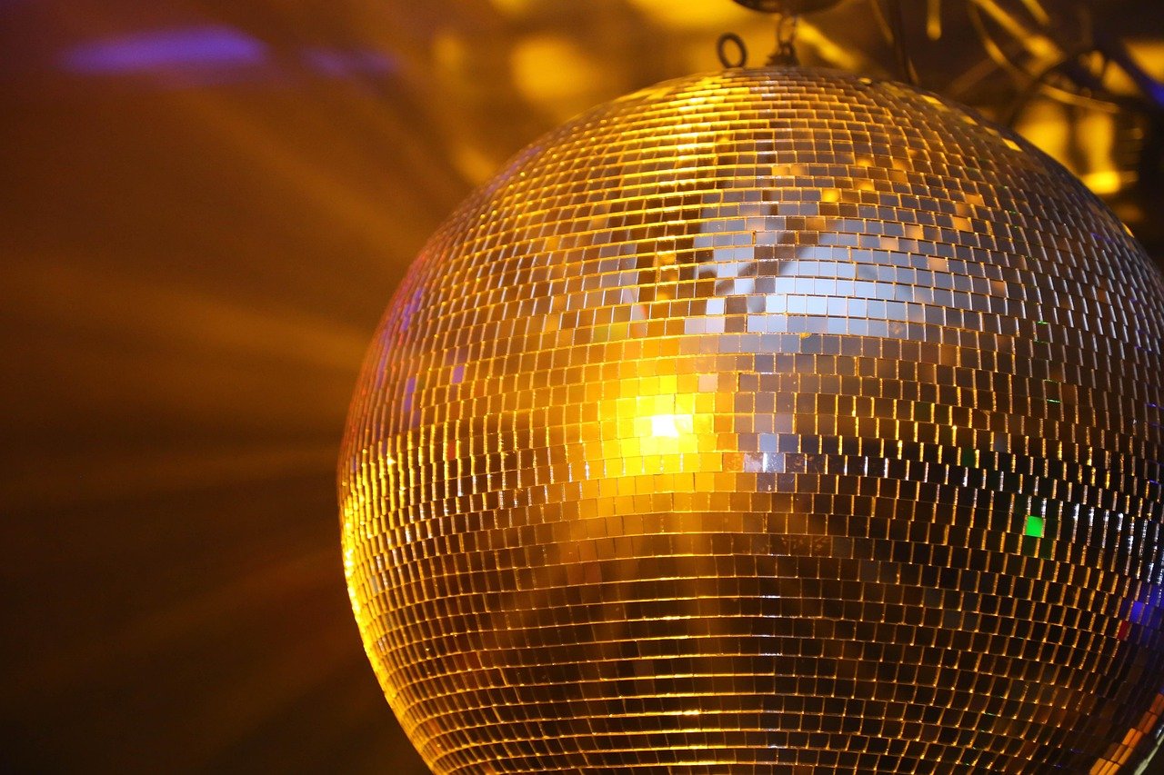 disko, disco pallo, juhla, tanssia, glitter pallo, club, tanssi klubi, peilipallo, valotehoste, mieliala
