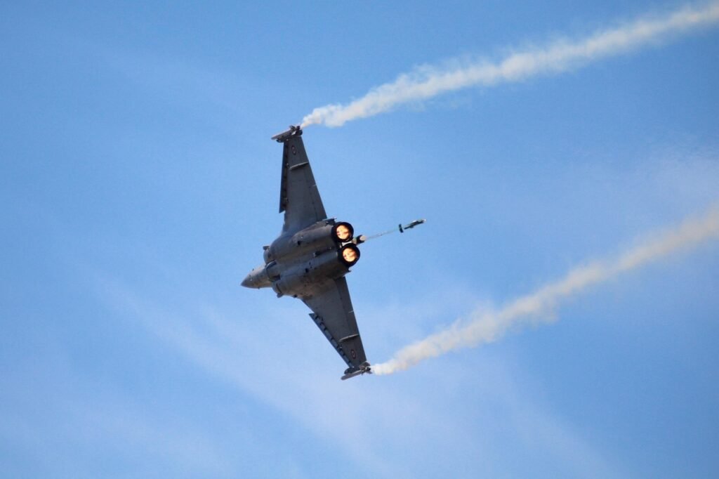 ilmanäytös, lentokone, taisteluhävittäjä, ilman esittelyä, meeting park, lento, armeija, ilmailu, räjähtää, rafale solo näytt