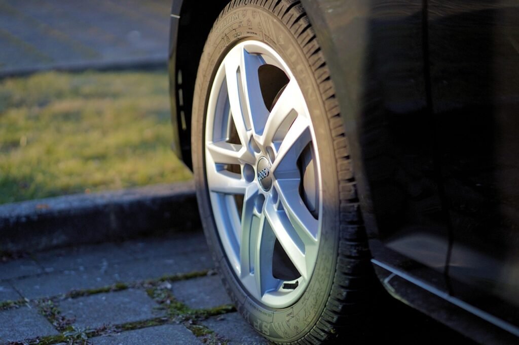 audi, auto, pyörä, rengas, ajoneuvo, liikenne-järjestelmä, vanteet, auton vanteet, auton taustakuvat, auton rengas, ratsastaa