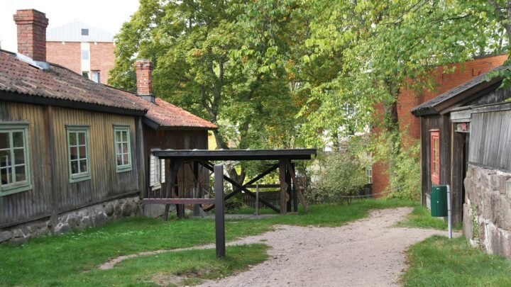 Mitä vertailla ennen päätöstä aiheessa female paikassa Lohja
