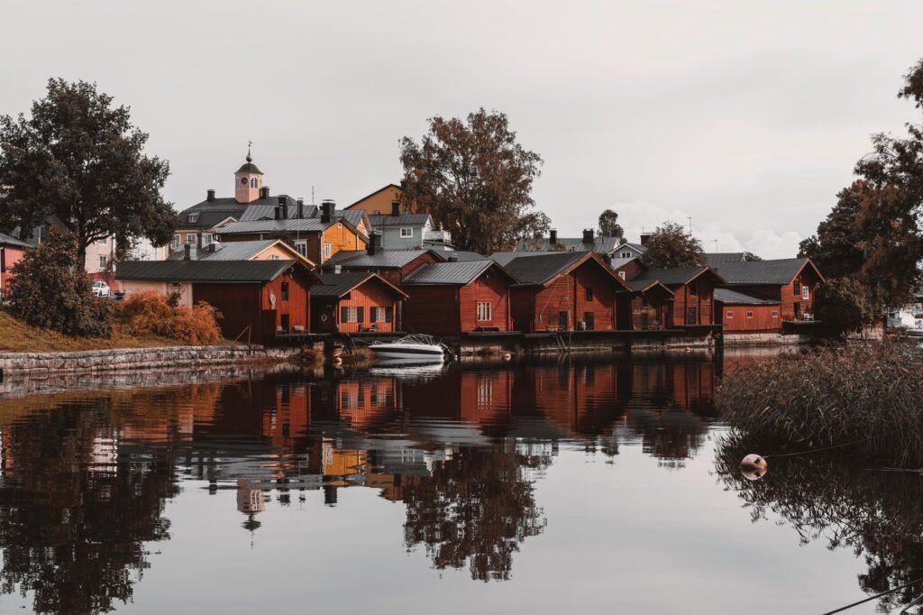 Rauhallinen aamukävely Naantalin Vanhassakaupungissa