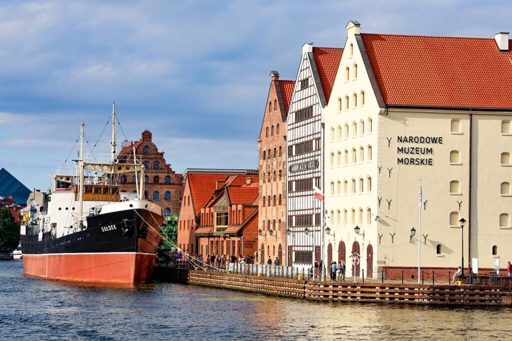 merimuseo, old town, vanha kaupunki, gdańsk, motlawa, soldek