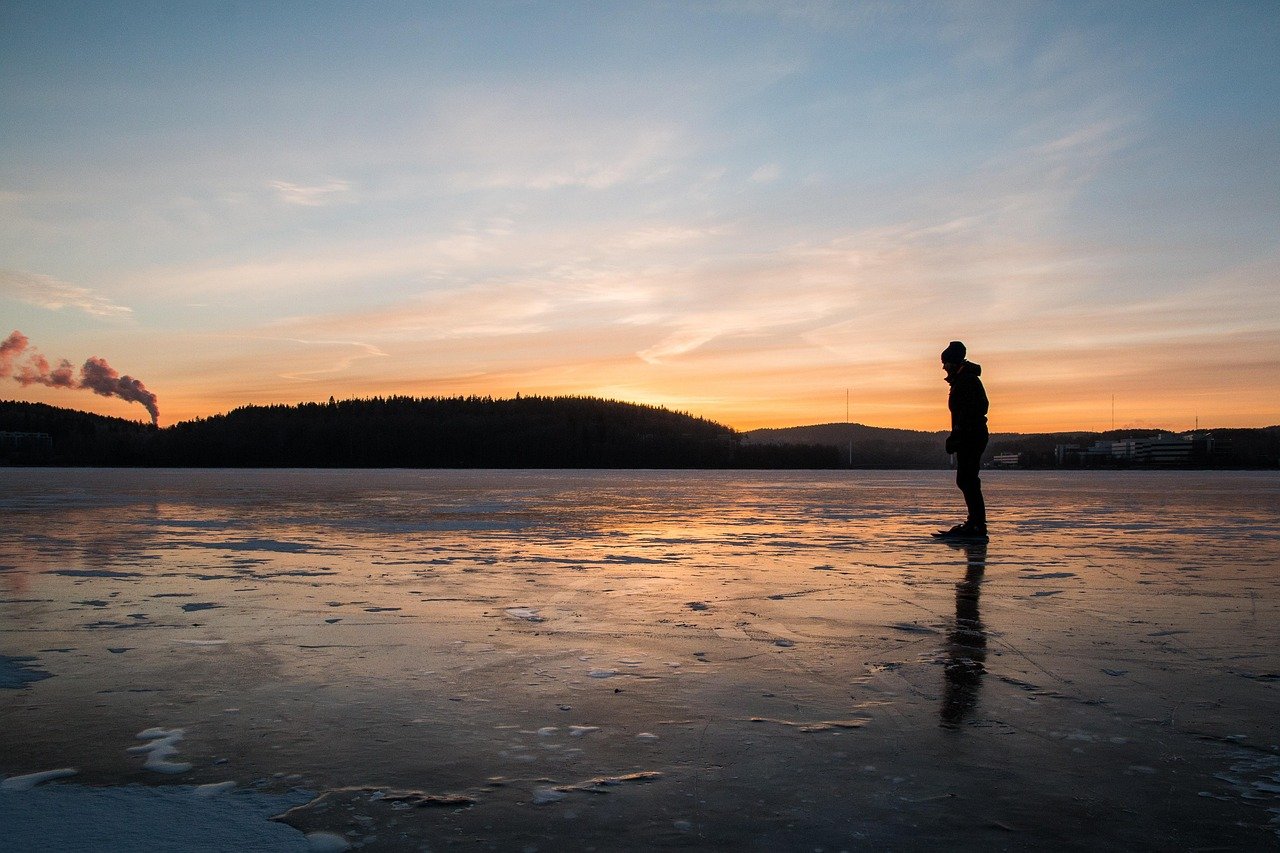 luistelu, jää, talvi, järvi, auringonlasku, maisema, matkaluistelu, retkiluistelu, jyväsjärvi, jyväskylä, ihminen, heijastus,