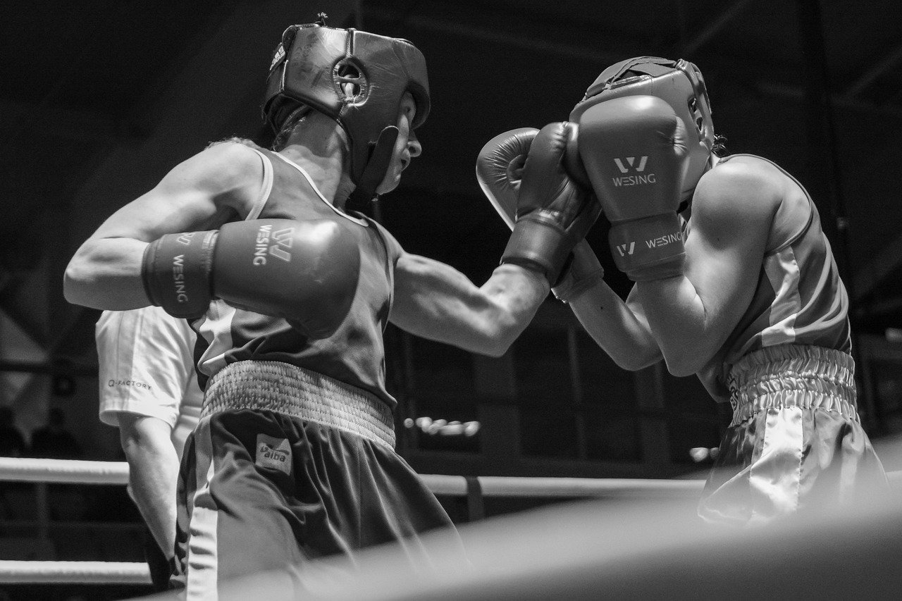 boxer, boxing, nyrkkeily, female, woman, nyrkkeilijä, urheilija, figher, punch, muscels, strenght, strong, nyrkkeilyhanskat,
