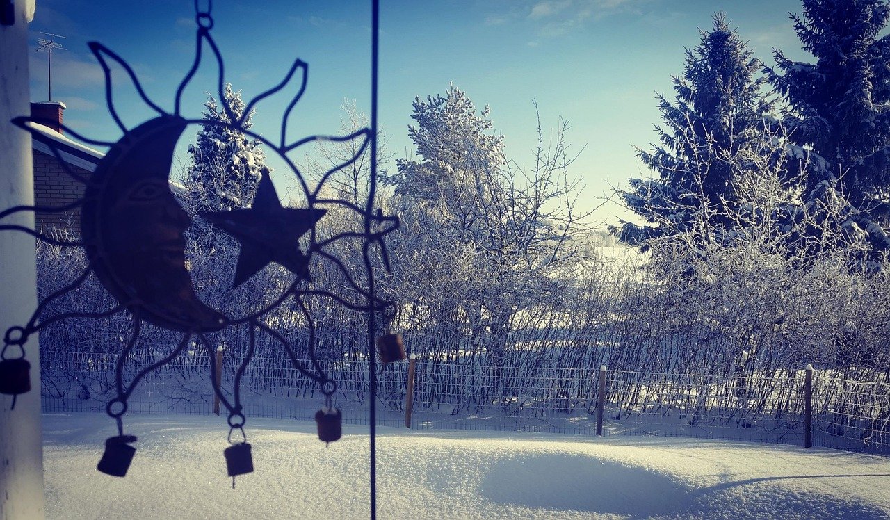 talvi, winter, suomi, finland, suomentalvi, talvipäivä, aurinkoinen, aurinko, kylmä, lumi, ice, puutarha, sun, maisema, tuuli