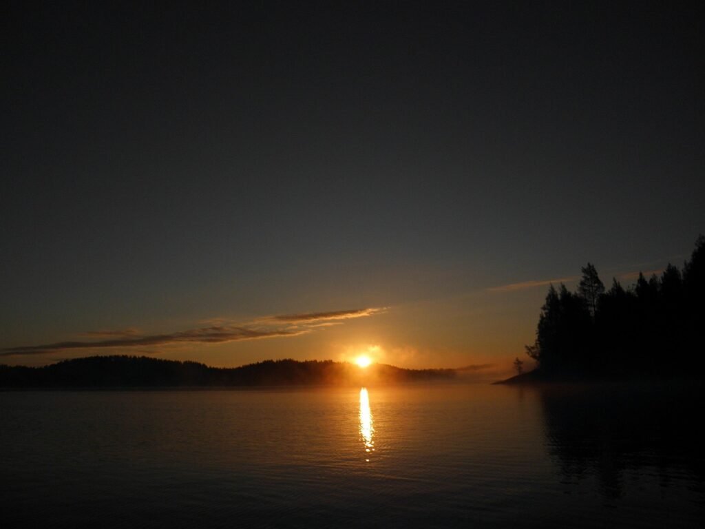 suomi, savonlinna, luonne, järvisuomi, järvimaisema, järvi, aurinko, saaristo, syyskuu, aamutaivas, maisemakuva, auringonnous