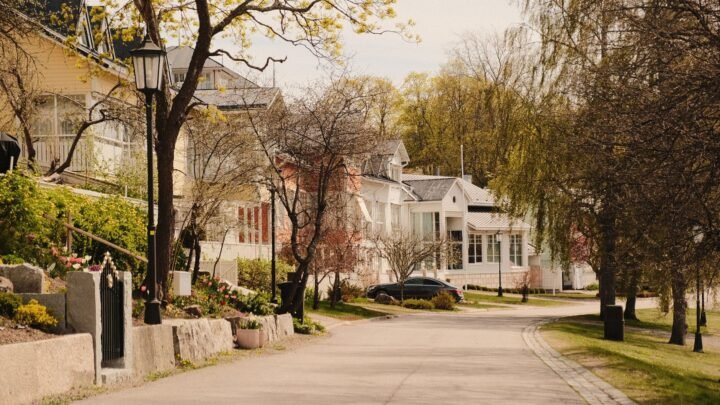 Rauman pitsikaupungin ilta seuralaisen kanssa: Vanha Rauma, sataman valot ja hotellihuoneen rauha
