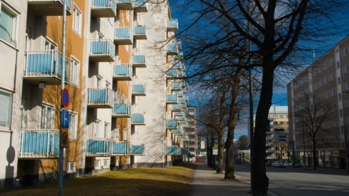 Riihimäen escort-opas vierailijoille: käytännön vinkit harkittuun ja huomaavaiseen seuranhakuun
