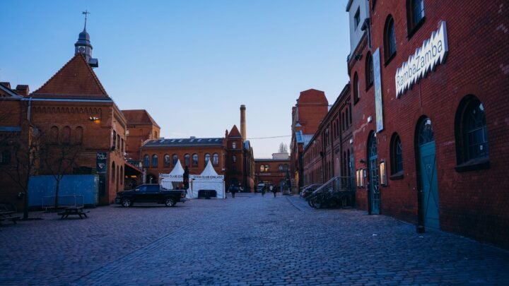 Yö Vaasassa ilman baarikierrosta: rakenna ilta musiikin, meren ja hotellin varaan