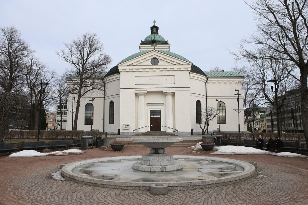 kirkko, hämeenlinna, suomi, arkkitehtuuri, rakennus, matkailu, luonne, kevät
